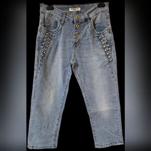 Jewelly Blue Denim Capris w/Studded Details Sz S/36